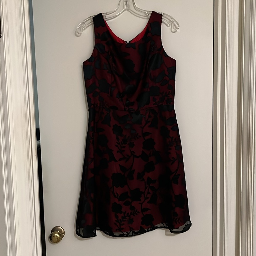 NORTHSTYLE WOMEN'S SLEEVELESS RED DRESS BLACK FLORAL LACE OVERLAY SIZE 6